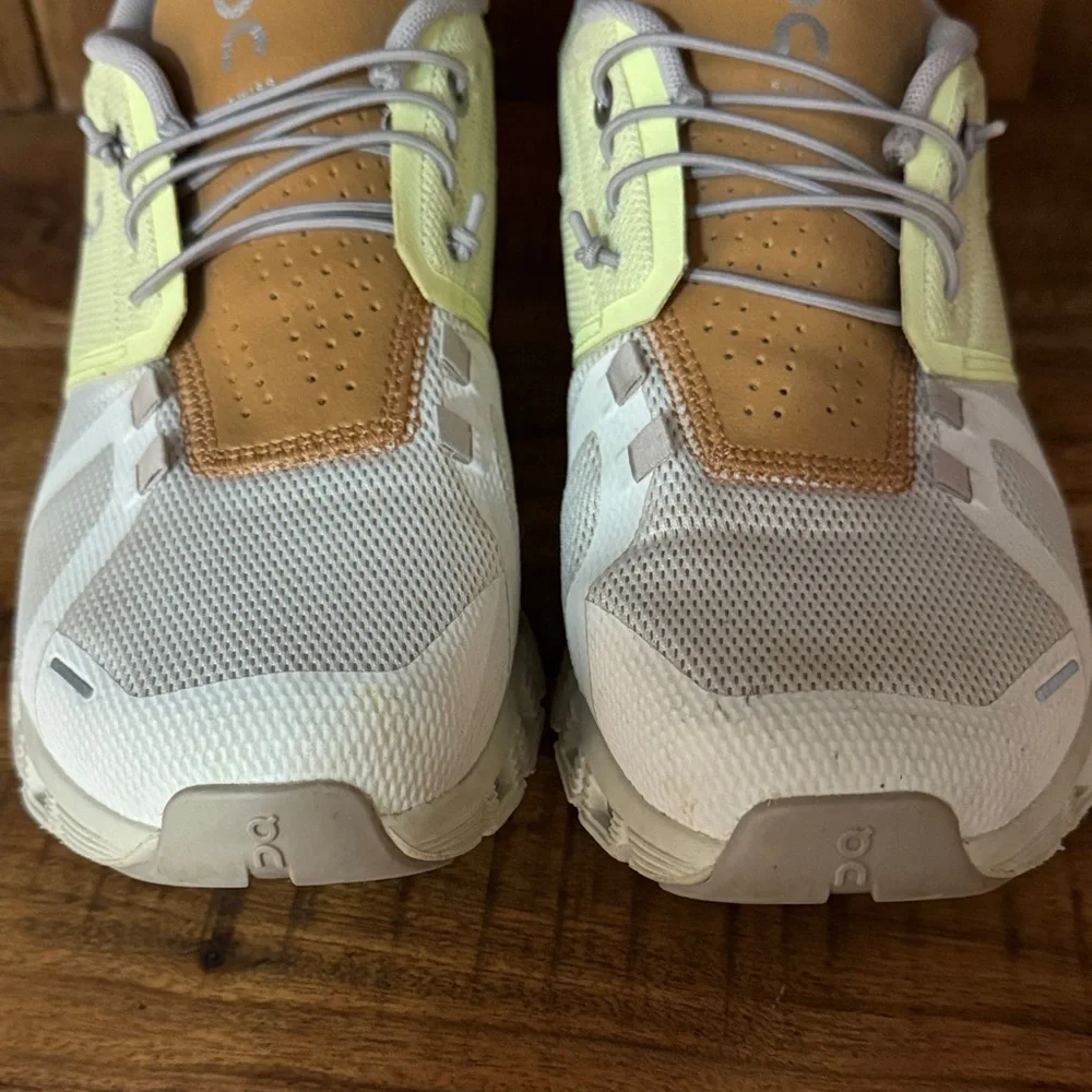 On Running Women’s White and Yellow Athletic Shoes- size 9 - Picture 2 of 9